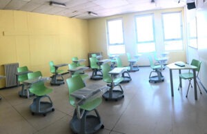 Un'aula Con Banchi Monoposto Con Le Rotelle Dell'istituto Alessandro Volta Di Perugia